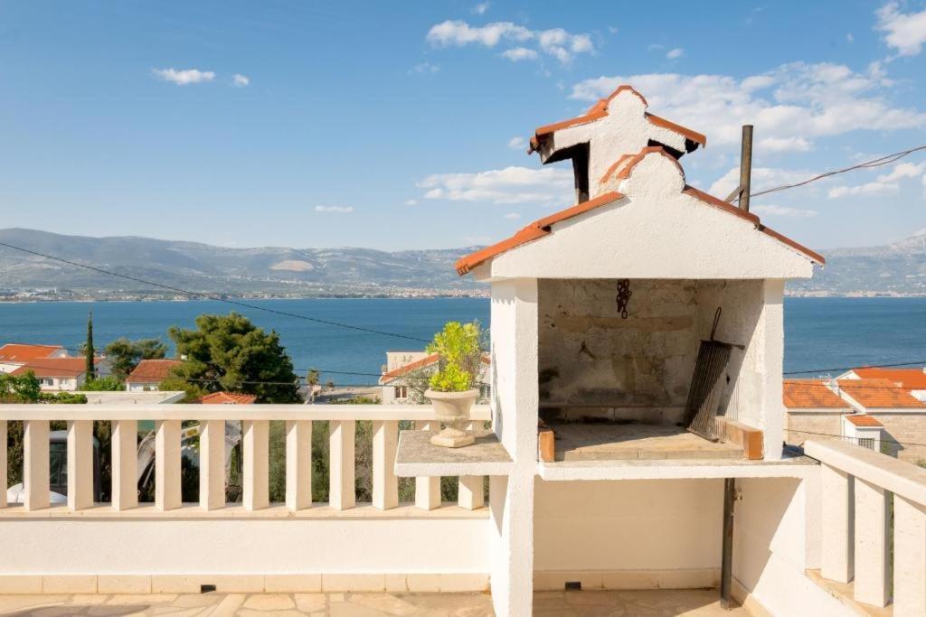 Ferienwohnung In Arbanija Mit Meerblick, Balkon, Klimaanlage, W-Lan 5137-1 Trogir Exterior foto