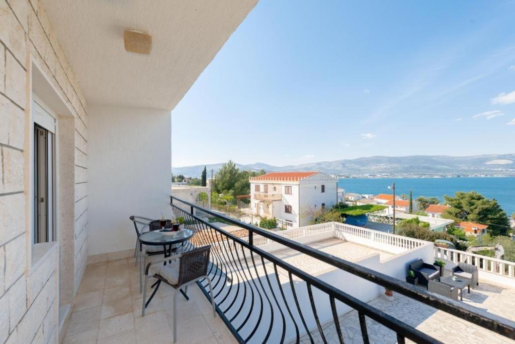 Ferienwohnung In Arbanija Mit Meerblick, Balkon, Klimaanlage, W-Lan 5137-1 Trogir Exterior foto