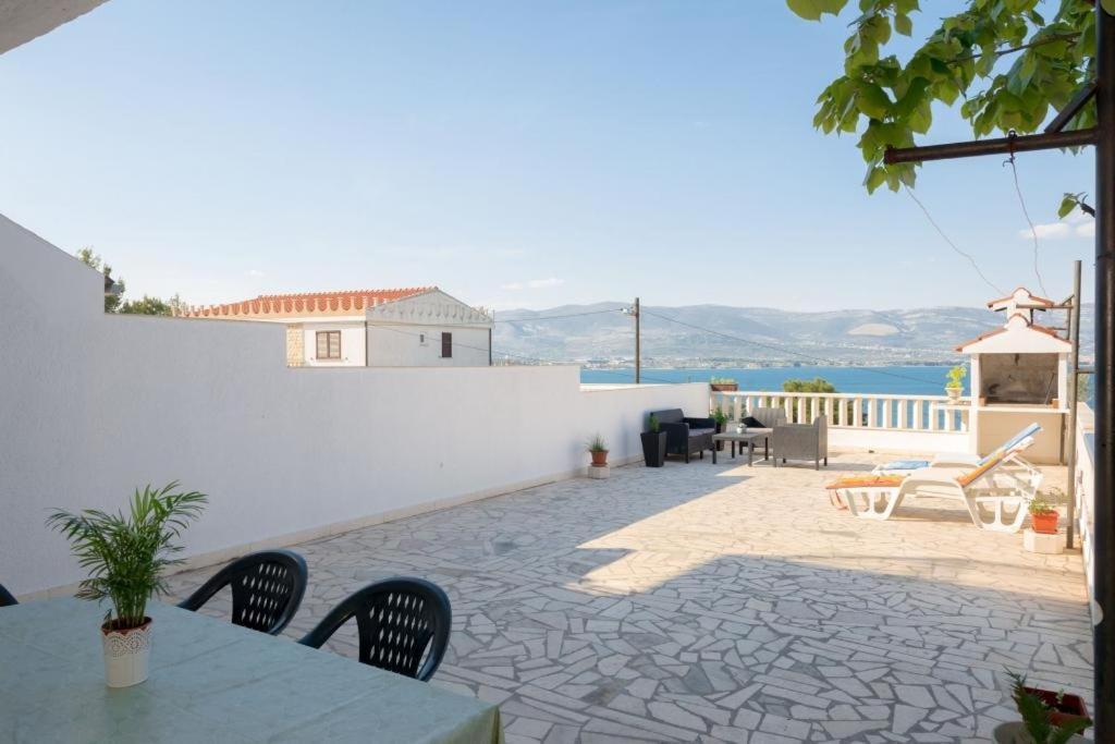 Ferienwohnung In Arbanija Mit Meerblick, Balkon, Klimaanlage, W-Lan 5137-1 Trogir Exterior foto